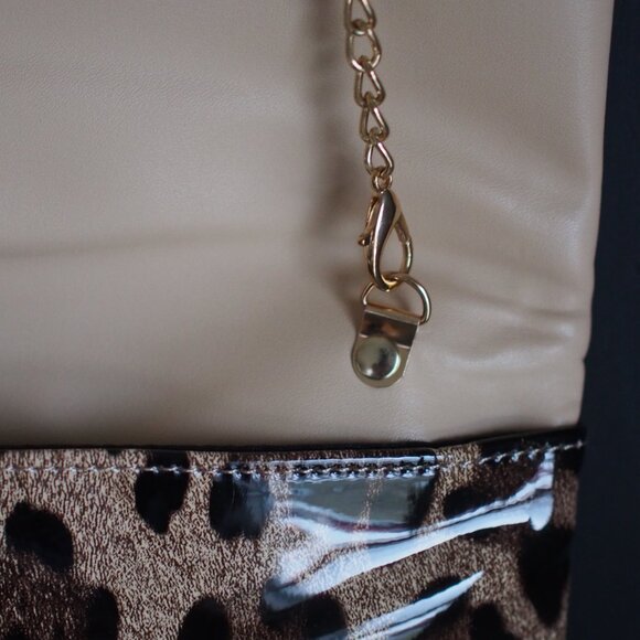 Steve Madden | Like NEW Leopard Print Clutch in Glossy Finish - Picture 7 of 8